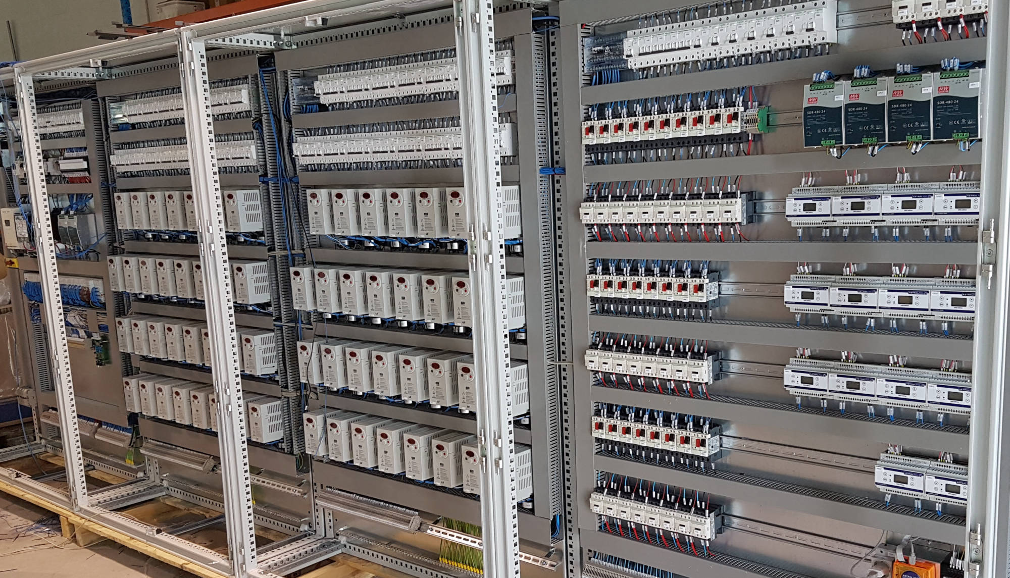 Armarios de control eléctrico industrial